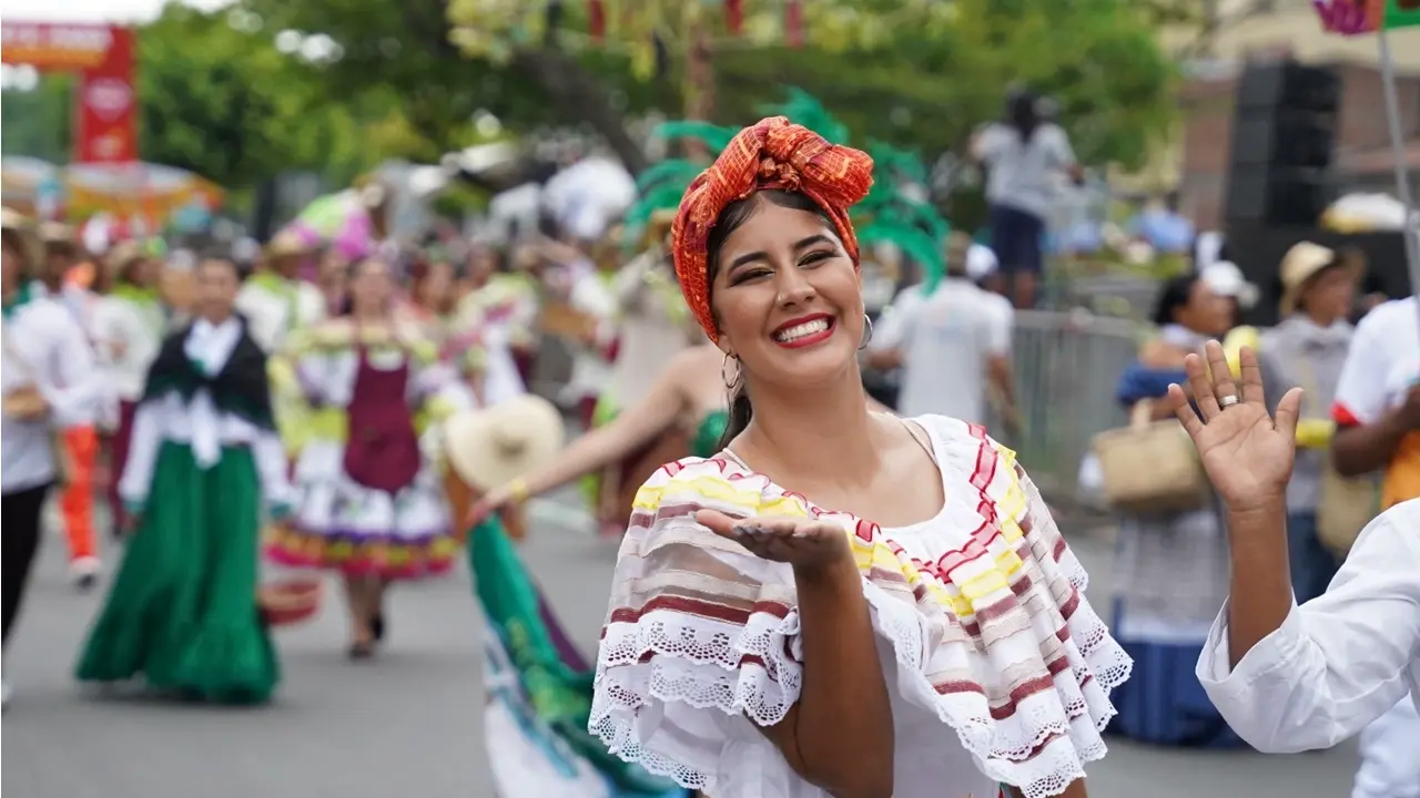 En Vivo Desde La Fiesta de Mi Pueblo Tr 01