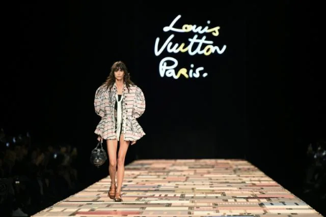 Louis Vuitton Color y Estilo en París.